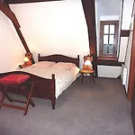 לינה וארוחת בוקר Adrihof , A La Cour De L'abbaye D'autrey *