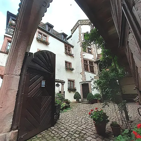A La Cour De L'abbaye D'autrey